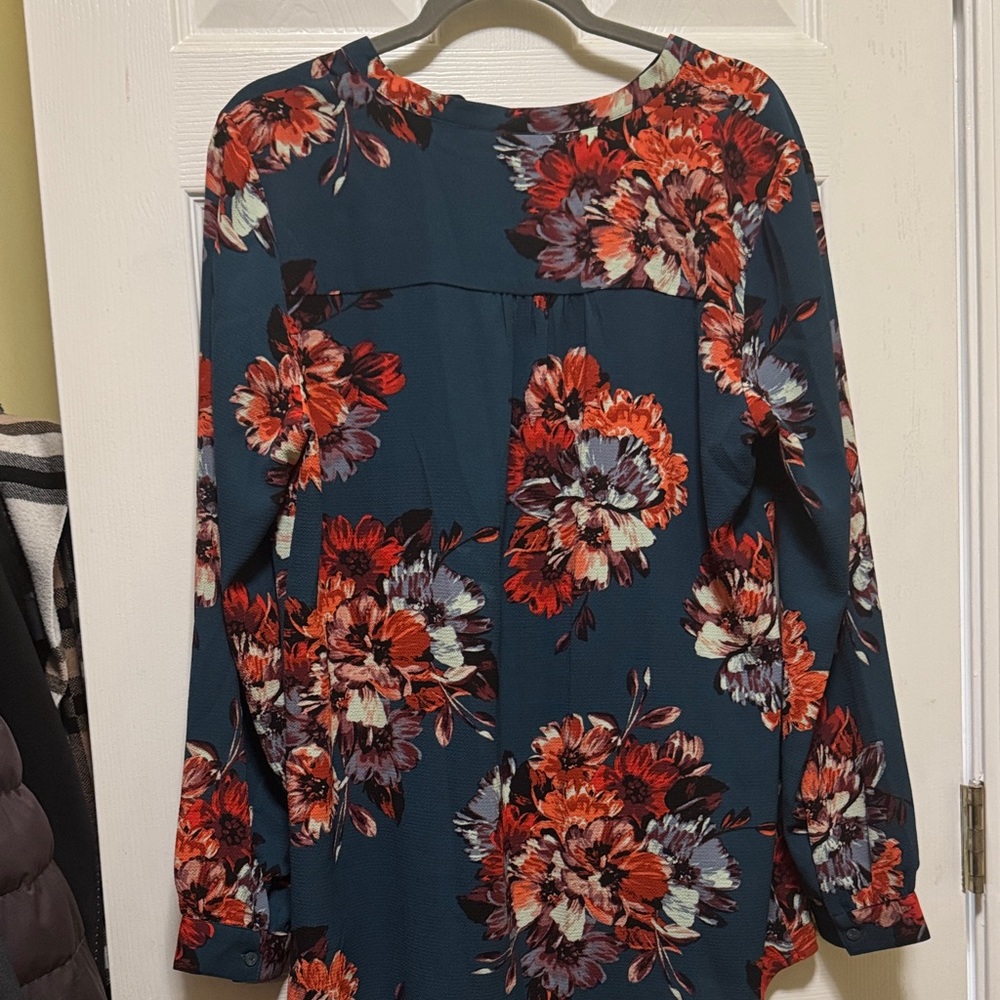 Isaac Mizrahi Teal Blouse with Red Floral Print - Picture 2 of 2